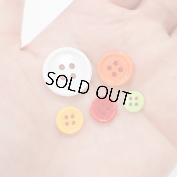 画像7: 四つ穴ボタン 【カラフル ミックス】 カラーボタン 樹脂ボタン 飾りボタン 可愛い ボタン 詰め合わせ 約85個入り 【20mm~9mm】 きらきらぷんぷん丸 B-551 (7)