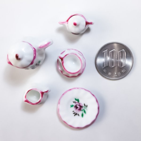 画像2: 【アウトレット】ミニチュア 1/12スケール 陶器 ティーセット 食器 カップ ソーサー 15点セット ドールハウス 小物 ピンク・バラ柄 きらきらぷんぷん丸 MN-005 (2)