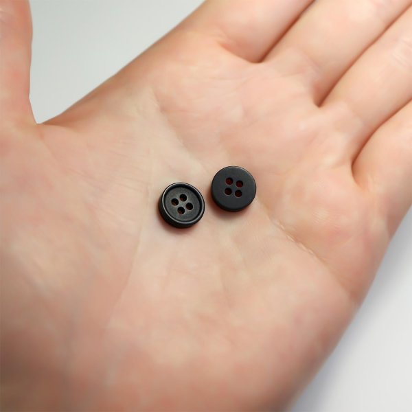 画像7: 四つ穴ボタン 【ブラック ツヤなし】 黒 ベーシック シンプル 20個入り【10mm】きらきらぷんぷん丸 B-041 (7)
