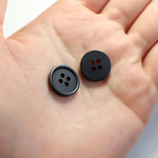画像7: 四つ穴ボタン 【ブラック ツヤなし】 黒 ベーシック シンプル 15個入り【15mm】きらきらぷんぷん丸 B-044 (7)