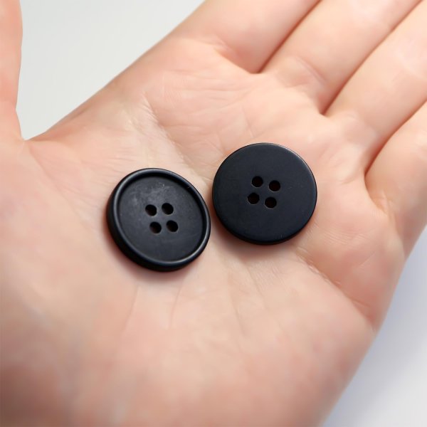 画像7: 四つ穴ボタン 【ブラック ツヤなし】 黒 ベーシック シンプル 10個入り【20mm】きらきらぷんぷん丸 B-046 (7)