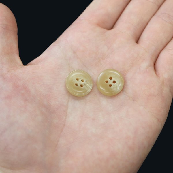 画像7: 水牛調ボタン【ベージュ】スーツ コート ジャケット ブレザー 四つ穴 フロント 袖口 10個入り【15mm】きらきらぷんぷん丸 B-048 (7)