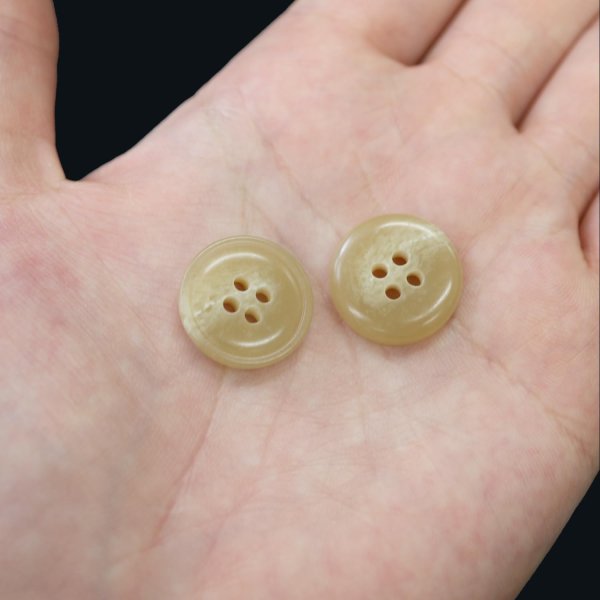 画像7: 水牛調ボタン【ベージュ】スーツ コート ジャケット ブレザー 四つ穴 フロント 袖口 10個入り【18mm】きらきらぷんぷん丸 B-049 (7)