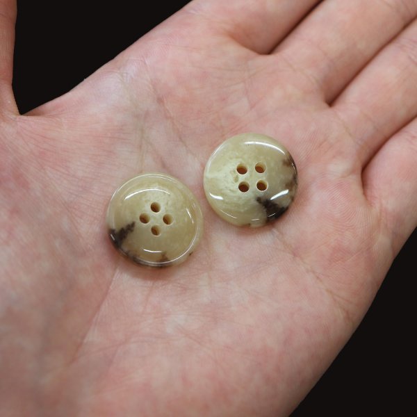 画像7: 水牛調ボタン【ベージュ&ブラウン】スーツ コート ジャケット ブレザー 四つ穴 フロント 袖口 8個入り【20mm】きらきらぷんぷん丸 B-053 (7)