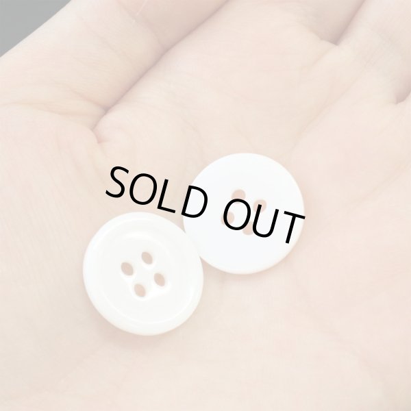 画像7: 白ボタン【ホワイト ツヤあり】四つ穴ボタン ベーシック カラーボタン シャツボタン シンプル ボタン 15個入り【18mm】きらきらぷんぷん丸 B-073 (7)