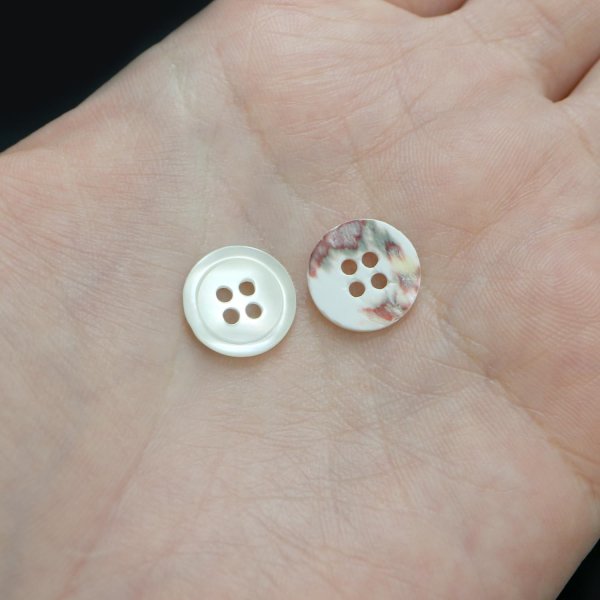 画像7: シェルボタン 貝製 片面 高瀬貝 シャツ 四つ穴 白 ホワイト 8個入り【12.5mm】きらきらぷんぷん丸 B-094 (7)