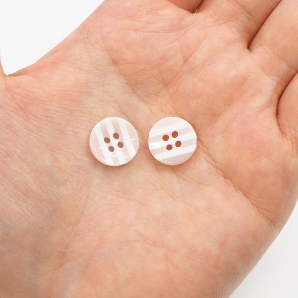 画像5: 四つ穴ボタン 縞模様 くぼみ 【ピンク&ホワイト】 白 12.5mm 15個入り ボタン しましま ストライプ ボーダー 可愛い おしゃれ シャツボタン 手芸 B-1112 (5)