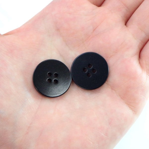 画像6: ナットボタン 四つ穴ボタン 【ブラック】 黒 フチ無し フラット スーツボタン ベーシック ウッド ボタン 10個入り 【20mm】 きらきらぷんぷん丸 B-1117 (6)