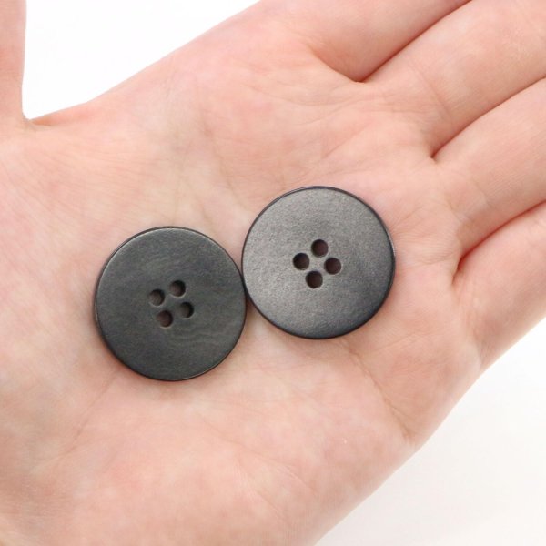 画像6: ナットボタン 四つ穴ボタン 【ブラック】 黒 フチ無し フラット スーツボタン ベーシック ウッド ボタン 6個入り 【25mm】 きらきらぷんぷん丸 B-1119 (6)