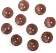 画像1: ウッドボタン 二つ穴 点線模様【レッドブラウン】赤茶色 皿型 10個入り【15mm】木製 手芸 おしゃれ 可愛い きらきらぷんぷん丸 B-1183 (1)