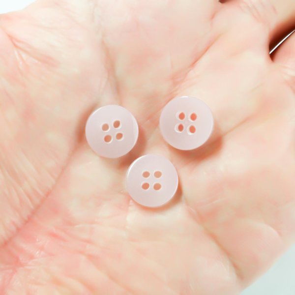 画像4: 四つ穴ボタン 11mm 【ピンク】15個入り クリア 半透明 シンプル 樹脂 シャツ ブラウス おしゃれ 可愛い きらきらぷんぷん丸 B-1223 (4)