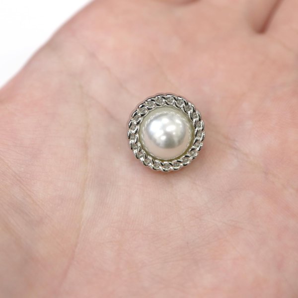 画像7: パールボタン 装飾 【チェーン風 シルバー】 ホワイト 白 ビジュー 飾り 縫製 袖口 8個入り 【18mm】 きらきらぷんぷん丸 B-124 (7)