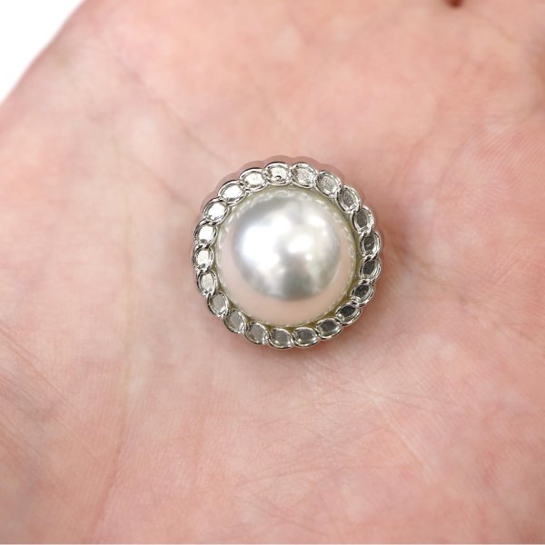 画像7: パールボタン 装飾 【チェーン風 シルバー】 ホワイト 白 ビジュー 飾り 縫製 袖口 6個入り 【20mm】 きらきらぷんぷん丸 B-125 (7)