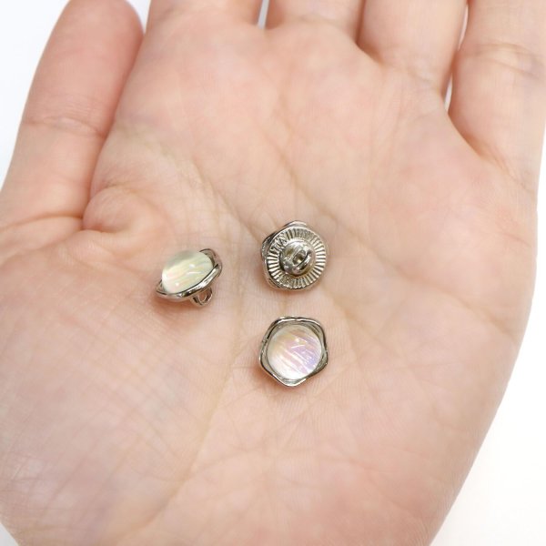 画像5: 足つきボタン オーロラ 飾り【ホワイト】白 10個入り【10mm】シルバー 光沢 五角形 シャンクタイプ 樹脂製 手芸 かわいい おしゃれ きらきらぷんぷん丸 B-1290 (5)