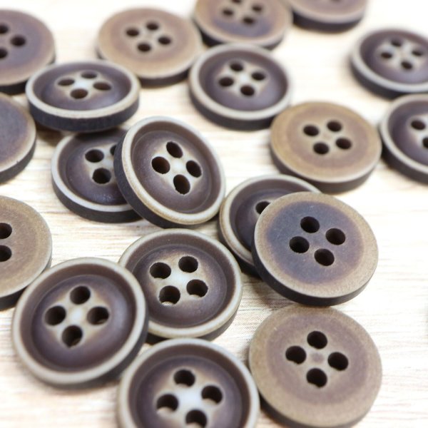 画像4: 四つ穴ボタン ウッド調【ブラウン】茶色 20個入り【11mm】ツヤなし 樹脂製 手芸 ヴィンテージ風 かわいい おしゃれ きらきらぷんぷん丸 B-1297 (4)
