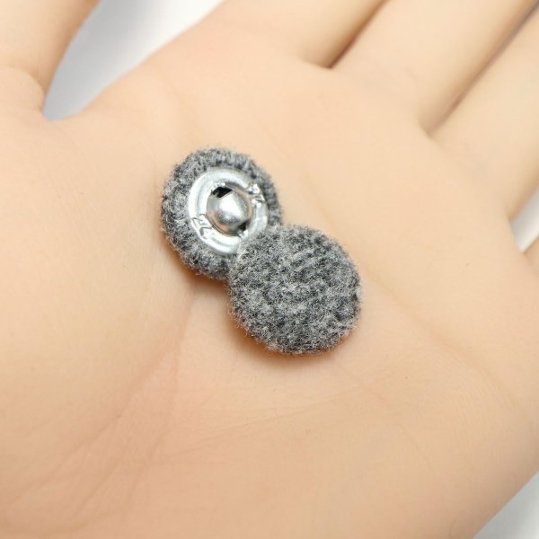 画像5: くるみボタン フェルト調 【グレー】 15mm 10個入り 手芸 装飾 おしゃれ 縫製 洋服 シャンク 足つき きらきらぷんぷん丸 B-1324 (5)