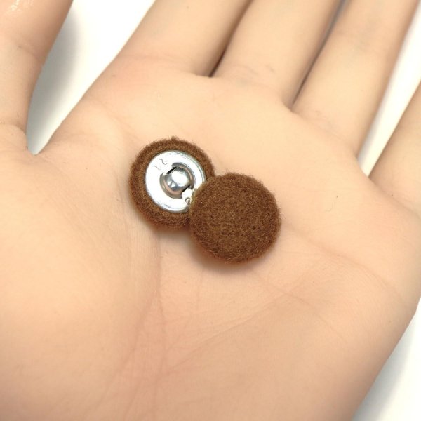 画像5: くるみボタン フェルト調 【ブラウン】 15mm 10個入り 手芸 装飾 おしゃれ 縫製 洋服 シャンク 足つき きらきらぷんぷん丸 B-1328 (5)