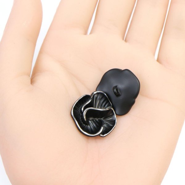 画像5: メタルボタン フラワー 【ブラック】 黒 4個入り 【22mm】 足つき シャンク 花 モチーフ 装飾 金属製 手芸 おしゃれ きらきらぷんぷん丸 B-1367 (5)