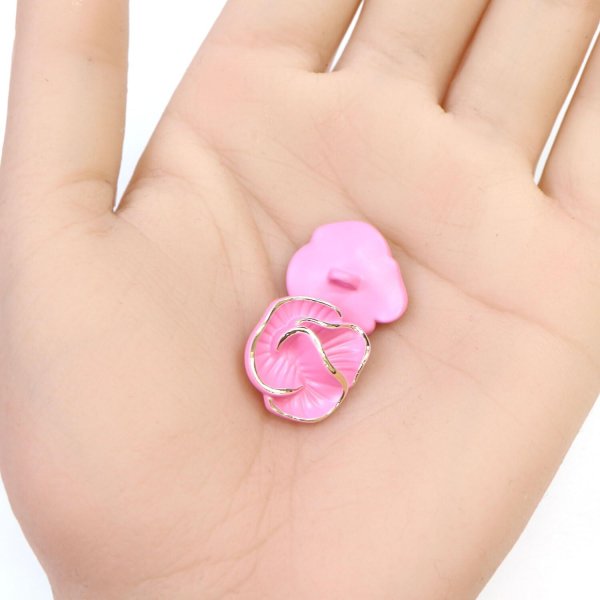 画像5: メタルボタン フラワー 【ピンク】 4個入り 【18mm】 足つき シャンク 花 モチーフ 装飾 金属製 手芸 おしゃれ きらきらぷんぷん丸 B-1368 (5)