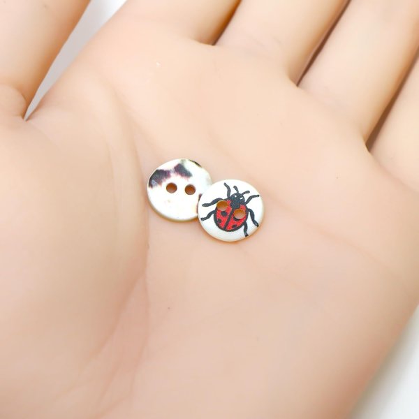 画像5: シェルボタン プリント 【テントウムシ】 11mm 20個入り 二つ穴 生き物 モチーフ 装飾 手芸 洋服 きらきらぷんぷん丸 B-1380 (5)