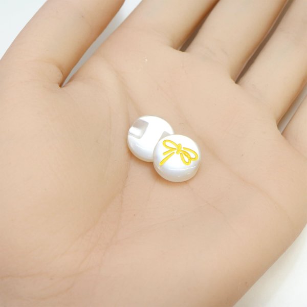 画像5: リボンモチーフ ボタン パール調 【イエロー】 12.5mm 15個入り 丸型 樹脂 装飾 手芸 ハンドメイド きらきらぷんぷん丸 B-1398 (5)