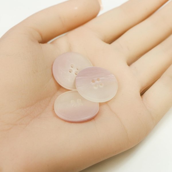 画像5: 4つ穴 クリアマットボタン【ピンク】丸ボタン 樹脂 手芸 8個入 グラデーション【21.5mm】きらきらぷんぷん丸 B-1422 (5)