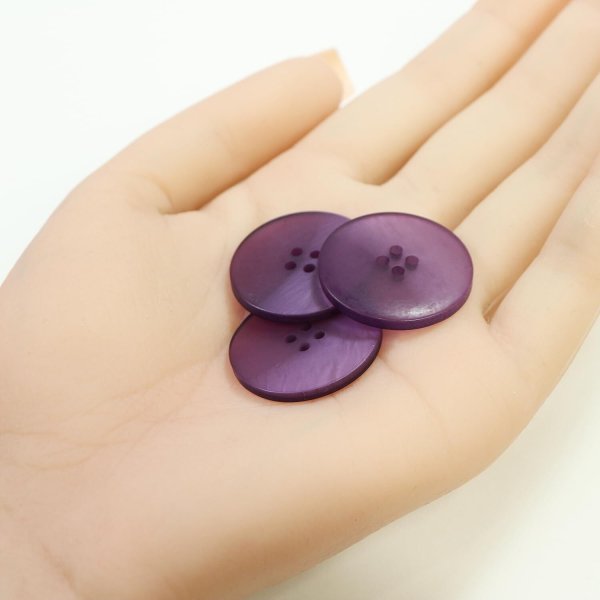 画像5: 4つ穴 クリアマットボタン【パープル】紫 丸ボタン 樹脂 手芸 6個入 グラデーション【25mm】きらきらぷんぷん丸 B-1429 (5)