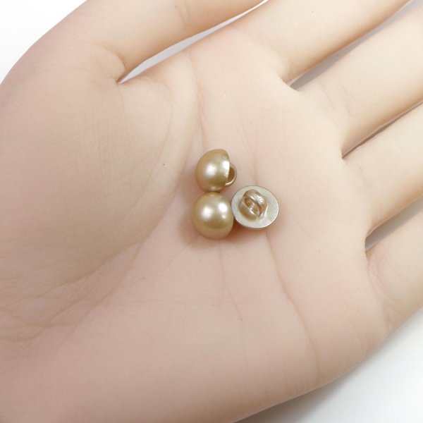 画像4: 足つきボタン パール調 【ライトブラウン】 20個入り 【9.5mm】 シャンク 樹脂製 装飾 手芸 かわいい おしゃれ きらきらぷんぷん丸 B-1469 (4)