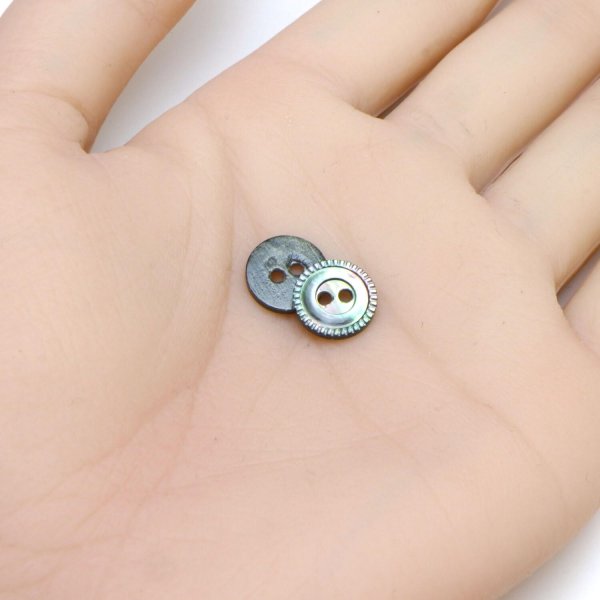 画像5: シェルボタン 黒蝶貝 縁模様入り 二つ穴 【10mm】 15個入り 手芸 ハンドメイド きらきらぷんぷん丸 B-1494 (5)