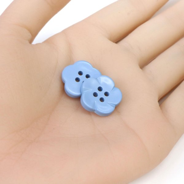 画像5: 四つ穴 フラワーボタン 【ブルー】16.5mm 8個入り 樹脂 プラスチック 手芸 ハンドメイド 花柄 装飾 きらきらぷんぷん丸 B-1522 (5)
