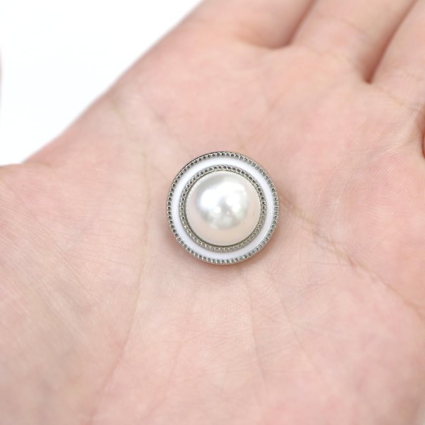 画像7: パールボタン 装飾 【シルバー 白フチ】 ホワイト 白 パール 8個入り 【18mm】ビジュー 飾り 縫製 袖口 きらきらぷんぷん丸 B-161 (7)