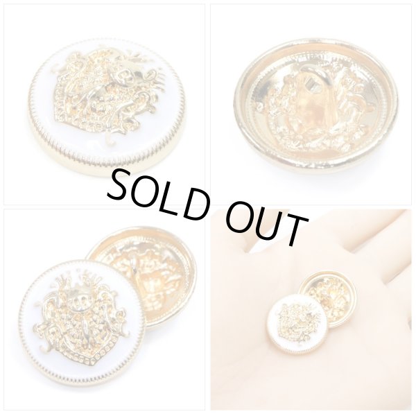 画像5: メタルボタン エンブレム 【ホワイト＆ゴールド】20mm 6個入 丸型 足つき 2トーン 手芸 服飾 付け替え きらきらぷんぷん丸 B-1920 (5)