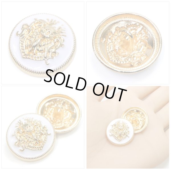 画像5: メタルボタン エンブレム 【ホワイト＆ゴールド】23mm 5個入 丸型 足つき 2トーン 手芸 服飾 付け替え きらきらぷんぷん丸 B-1921 (5)