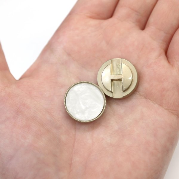 画像7: フラットボタン 金フチ 【ホワイト マーブル】 20mm 5個入り アンティーク調 レトロ ツヤあり 白 大理石調 スーツ ジャケット きらきらぷんぷん丸 B-202 (7)