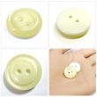 画像5: 二つ穴樹脂ボタン【アイボリー】17.5mm 8個入 シェル調 丸型 光沢 模様 手芸 服飾 付け替え きらきらぷんぷん丸 B-2156 (5)