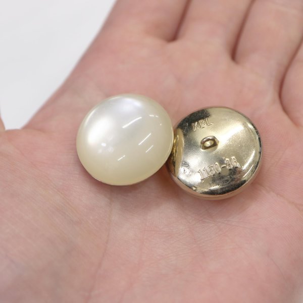画像7: 足つきボタン 【ホワイト】 白 半透明 シャツ スーツ 4個入り 【23mm】 きらきらぷんぷん丸 B-249 (7)