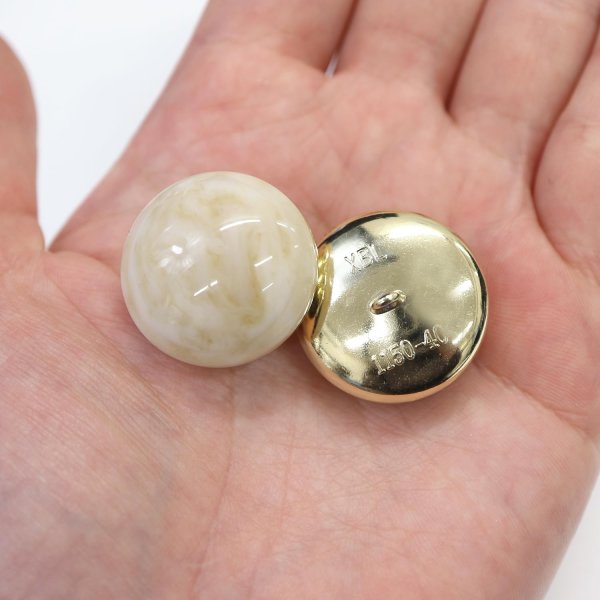 画像7: 足つきボタン 【ベージュ マーブル】 大理石調 シャツ スーツ 4個入り 【25mm】 きらきらぷんぷん丸 B-255 (7)
