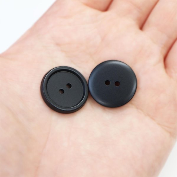 画像7: スーツボタン 黒ボタン 【ブラック ツヤなし】 ジャケット ブレザー 二つ穴ボタン フロントボタン 袖口 ベーシック シンプル ボタン 10個入り 【20mm】 きらきらぷんぷん丸 B-276 (7)