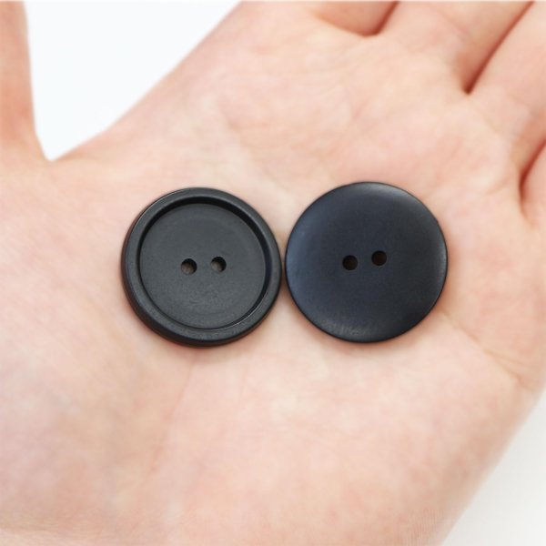画像7: スーツボタン 黒ボタン 【ブラック ツヤなし】 ジャケット ブレザー 二つ穴ボタン フロントボタン 袖口 ベーシック シンプル ボタン 8個入り 【25mm】 きらきらぷんぷん丸 B-278 (7)