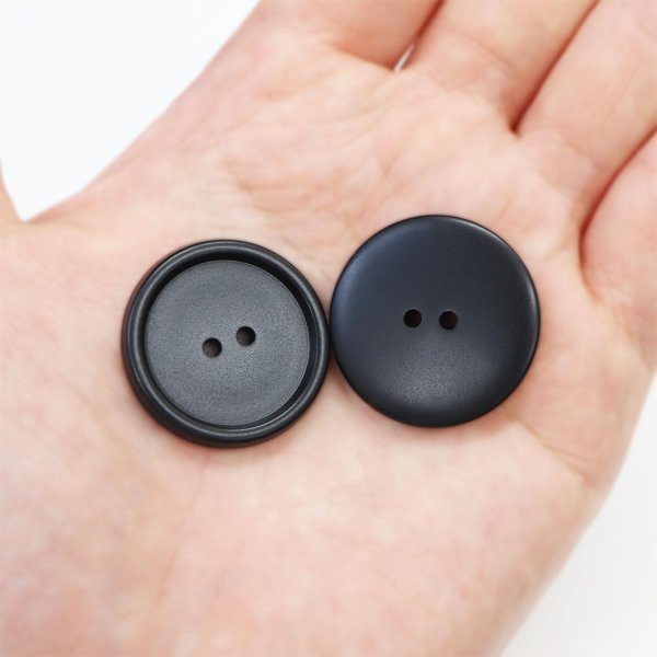 画像7: スーツボタン 黒ボタン 【ブラック ツヤなし】 ジャケット ブレザー 二つ穴ボタン フロントボタン 袖口 ベーシック シンプル ボタン 6個入り 【28mm】 きらきらぷんぷん丸 B-279 (7)