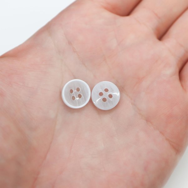 画像7: 四つ穴ボタン 【ブルー】 青ツヤあり 半透明 パステルカラー ボタン シャツボタン 20個入り 【11.5mm】 きらきらぷんぷん丸 B-361 (7)