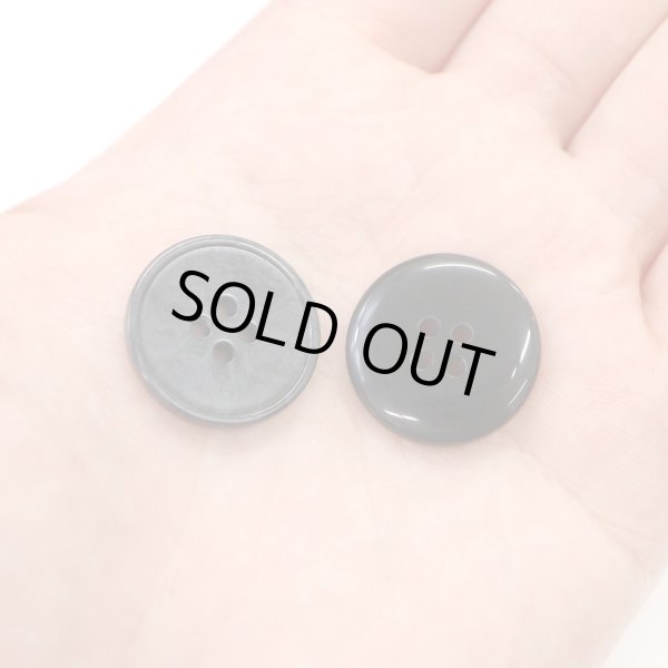 画像7: マーブルボタン 四つ穴 【ブラック&ダークグレー】 黒 ツヤなし 大理石調 ボタン スーツボタン ジャケットボタン 12個入り 【21mm】 きらきらぷんぷん丸 B-384 (7)