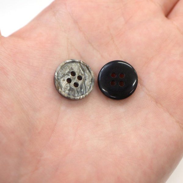 画像7: マーブルボタン 四つ穴 【ブラック&ホワイト】 黒 ツヤなし 大理石調 ボタン スーツボタン ジャケットボタン 20個入り 【15mm】 きらきらぷんぷん丸 B-388 (7)