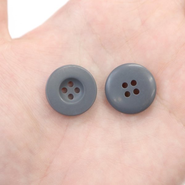 画像7: ミリタリーボタン 【グレー】 四つ穴ボタン 灰色 ボタン 15個入り 【18mm】 きらきらぷんぷん丸 B-410 (7)