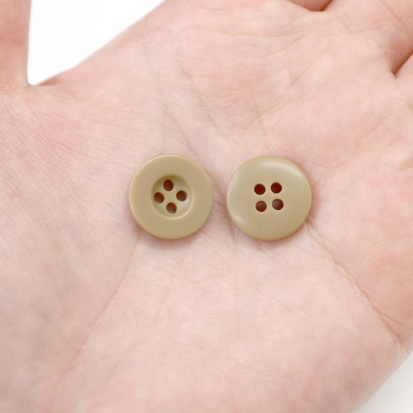画像7: ミリタリーボタン 【ライトブラウン】 四つ穴ボタン 茶色 ボタン 20個入り 【15mm】 きらきらぷんぷん丸 B-415 (7)