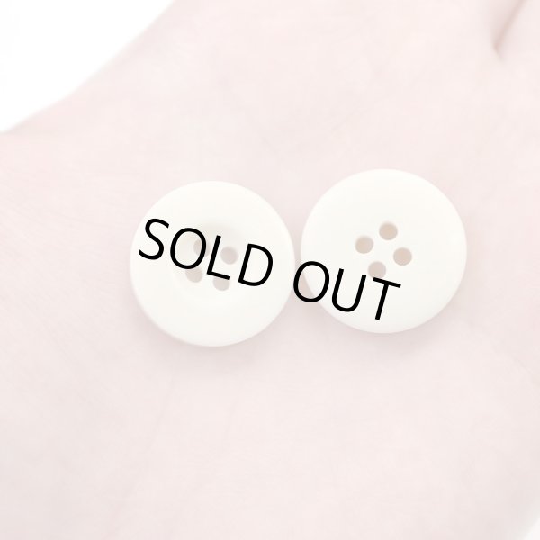 画像7: ミリタリーボタン 【ライトベージュ】 四つ穴ボタン ボタン 12個入り 【20mm】 きらきらぷんぷん丸 B-420 (7)