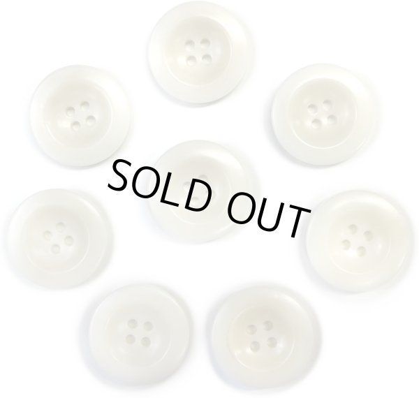 画像1: ナットボタン【ホワイト】四つ穴ボタン 白 ベーシック カラーボタン シンプル ボタン 手芸 8個入り【23mm】きらきらぷんぷん丸 B-439 (1)