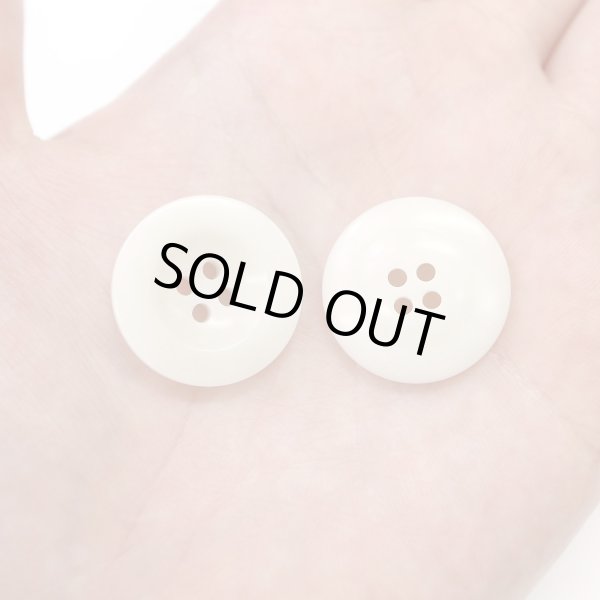 画像7: ナットボタン【ホワイト】四つ穴ボタン 白 ベーシック カラーボタン シンプル ボタン 手芸 8個入り【23mm】きらきらぷんぷん丸 B-439 (7)