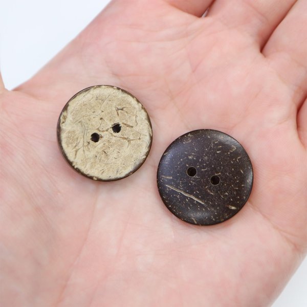 画像7: ココナッツボタン 二つ穴ボタン ナチュラル シャツボタン ウッド ボタン ブラウン 木目 木製 8個入り【23mm】きらきらぷんぷん丸 B-468 (7)