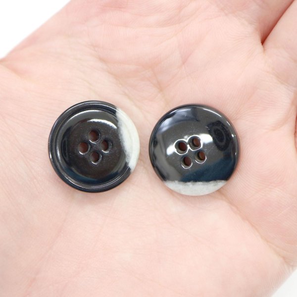 画像7: 水牛調ボタン【ブラック&ホワイト】スーツ コート ジャケット ブレザー 四つ穴 フロント 袖口 8個入り【20mm】きらきらぷんぷん丸 B-482 (7)